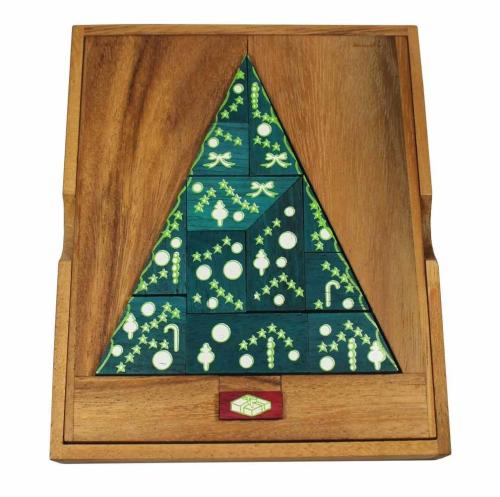 Magasin de casse-têtes en bois, la maison JBD vous présente l’Arbre de Noël. Arriverez-vous à intégrer le cadeau quelque part dans le sapin ? Casse-tête très difficile. Satisfait ou remboursé.