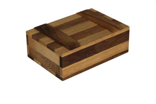 Magasin de casse-têtes en bois, la maison JBD vous présente la boite secrète bicolore. Tentez de percer le mystère de cette boîte pour l’ouvrir. Satisfait ou remboursé.