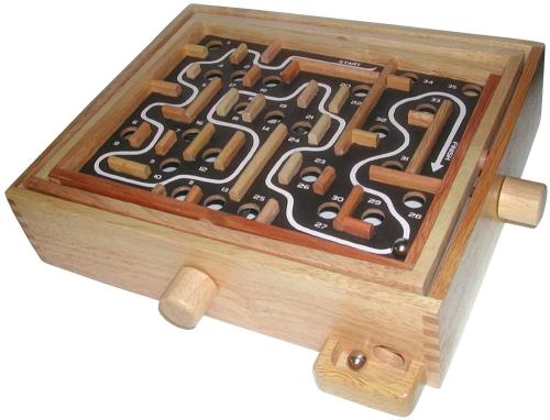 Boutique de jouets en bois, JBD vous présente ses jeux de société en bois de chez Legler, le labyrinthe à billes. Expédition sous 24h, frais de port offert. Satisfait ou remboursé.