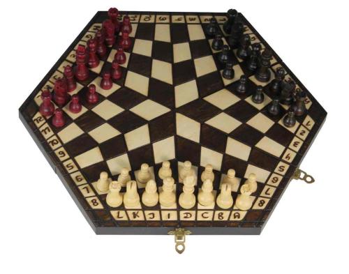 Magasin de jouets en bois, la maison JBD vous présente ses jeux de société en bois, le jeu d’échecs 3 joueurs. Jeu stratégique très original dans cette version. Livraison gratuite.