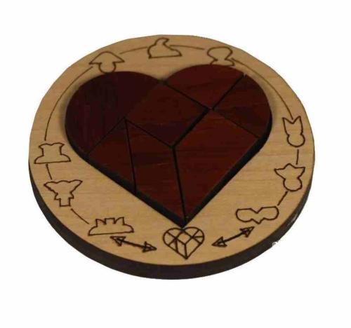 Magasin de casse-têtes en bois, la maison JBD vous présente le mini tangram Broken Heart, un casse-tête artisanal de la maison Siebenstein Spiele. Casse-tête difficile. Satisfait ou remboursé.