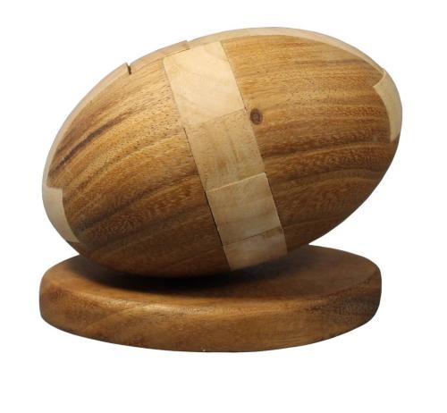 Reconstituer ce superbe ballon de rugby en bois au format XXL sur son socle. Un magnifique objet de décoration. Pour les fans de rugby. Satisfait ou remboursé