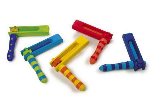 Boutique de jouets en bois, JBD vous présente ses jouets musicaux en bois de chez Legler, les crécelles multicolores. Expédition sous 24h, frais de port offert. Satisfait ou remboursé.
