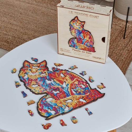 Puzzle exceptionnel en bois représentant un joli chat au regard très attendrissant, avec des pièces uniques découpées sur le thème des félins. Satisfait ou remboursé.